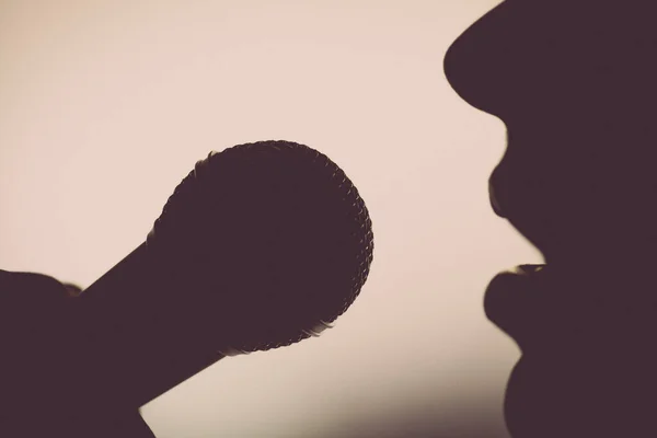 Close Image Silhouette Woman Singing Microphone — Stock Photo, Image