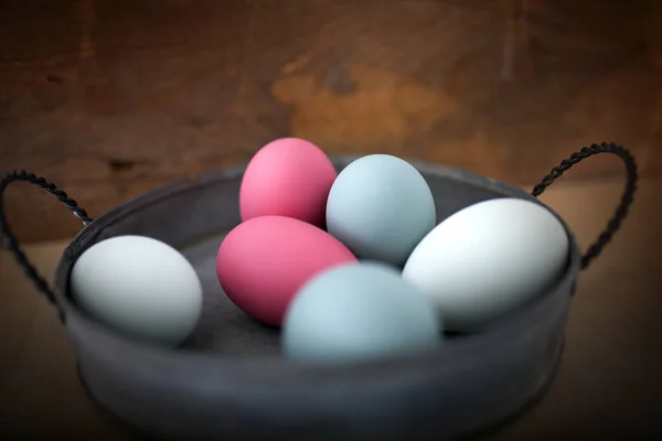 Cerrar Con Huevos Colores Suaves Para Levadura Delante Fondo Madera — Foto de Stock