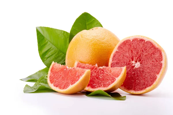 Frische Saftige Ganze Grapefruit Mit Grünen Blättern Und Appetitlichen Scheiben — Stockfoto