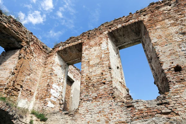 Castello Sullo Sfondo Cielo Blu Palazzo Costruito Mattoni Rossi Nel — Foto Stock