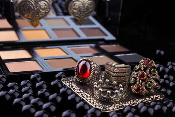 Makeup Tools Silver Accessories Fur Black Background Featuring Eyeshadow Palette — Φωτογραφία Αρχείου