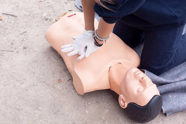 Réanimation Cardiopulmonaire Rcr Dans Nature — Photo