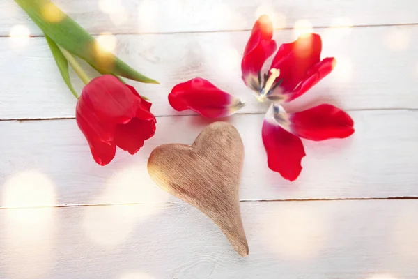 Tulipanes Rojos Con Corazón Bokeh Para Día Las Madres Sobre — Foto de Stock