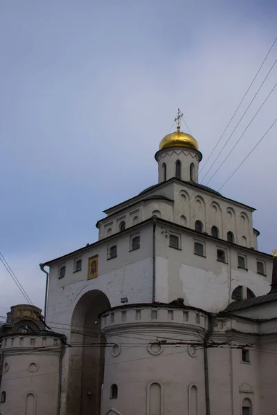 Gamla Vita Stenkyrkan Med Kors Gyllene Kupolen Vladimir Ryssland — Stockfoto