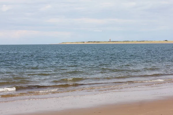 Vagues Avec Des Couronnes Mousse Blanche Roulent Sur Surface Mer — Photo