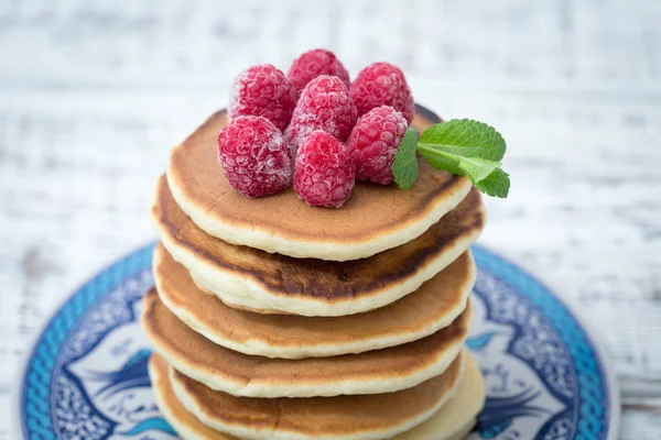 Ontbijt Zelfgemaakte Pannenkoeken Met Frambozen — Stockfoto