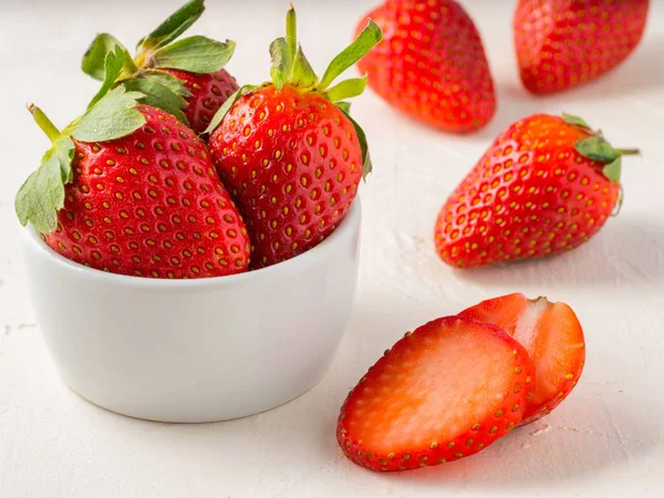 Fresh Ripe Strawberries Small White Bowl Strawberry Bowl Oriental White — Stock Photo, Image
