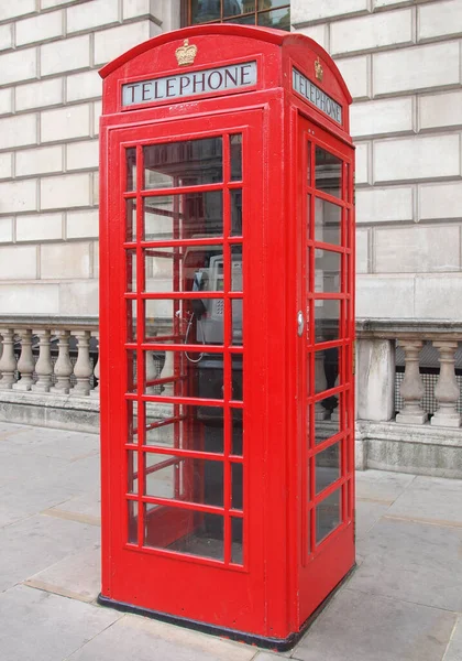 Παραδοσιακός Κόκκινος Τηλεφωνικός Θάλαμος Στο Λονδίνο — Φωτογραφία Αρχείου