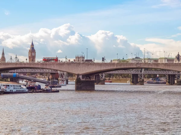 伦敦泰晤士河河的全景视图 — 图库照片