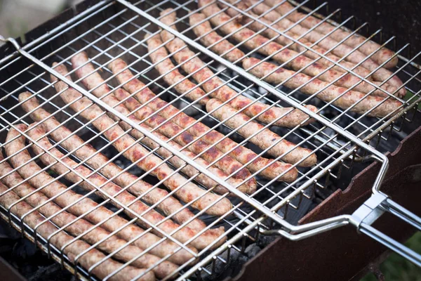 Leckere Würstchen Auf Dem Grill — Stockfoto