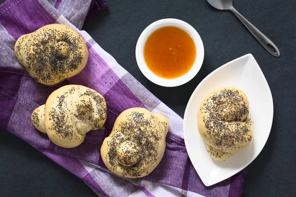 Homemade Poppy Seed Bread Rolls Peach Jam Side Photographed Overhead — Stock Photo, Image