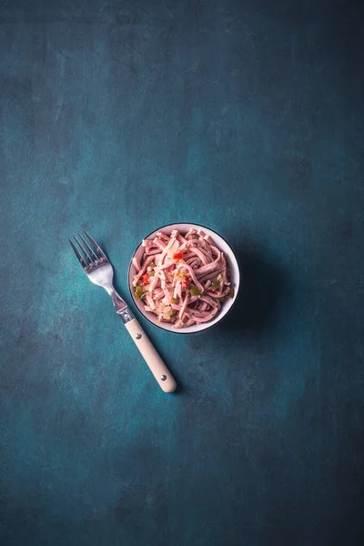 Worst Salade Een Kom Een Achtergrond — Stockfoto