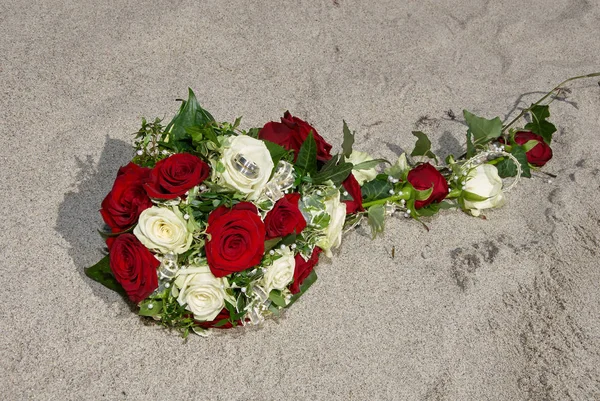 Bouquet Sposa Sabbia Con Anelli — Foto Stock