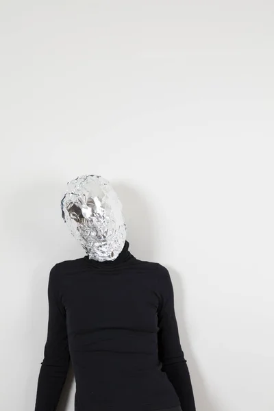Kopf Mit Aluminiumfolie Beschichtet — Stockfoto