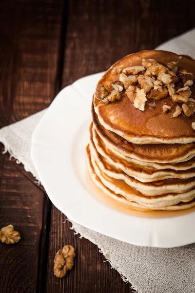 Pancake Dengan Mentega Latar Belakang Gelap — Stok Foto