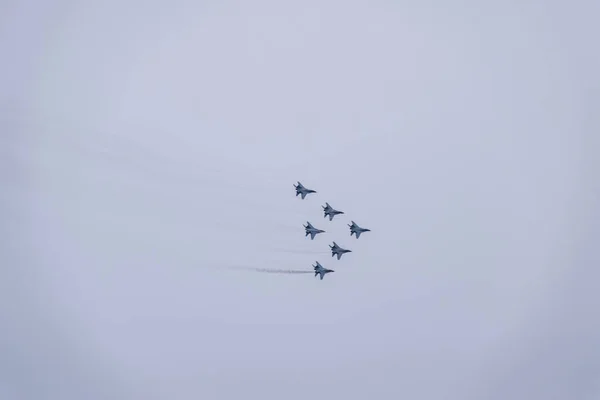 Krasnodar Rusia Febrero 2017 Exposición Aérea Cielo Por Encima Escuela —  Fotos de Stock