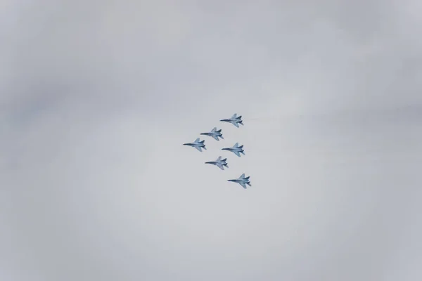 Krasnodar Rusia Febrero 2017 Exposición Aérea Cielo Por Encima Escuela —  Fotos de Stock