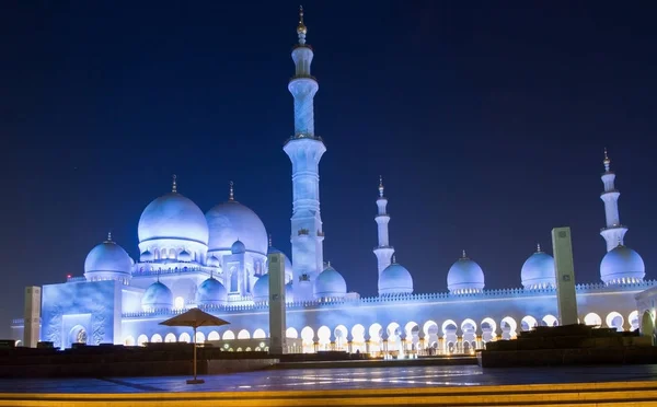 Abu Dhabi的谢赫扎耶德清真寺 — 图库照片