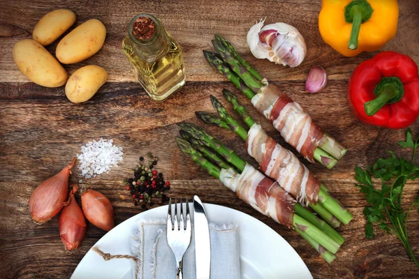 Légumes Grillés Asperges Lard Sur Une Table Rustique Bois Pour — Photo