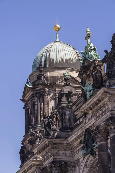 ベルリン大聖堂の側ドーム — ストック写真