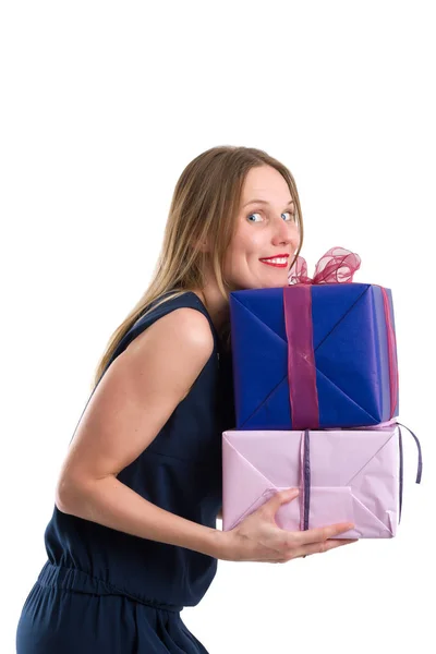 Aantrekkelijke Blonde Vrouw Met Grote Geschenkpakketten Geïsoleerd Wit — Stockfoto