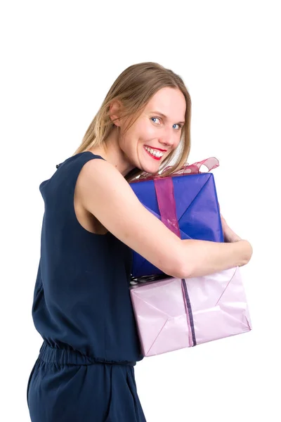 Glimlachende Blonde Vrouw Met Grote Cadeau Pakketten Geïsoleerd Wit — Stockfoto