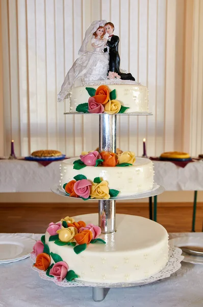 一个传统的结婚蛋糕甜点 — 图库照片