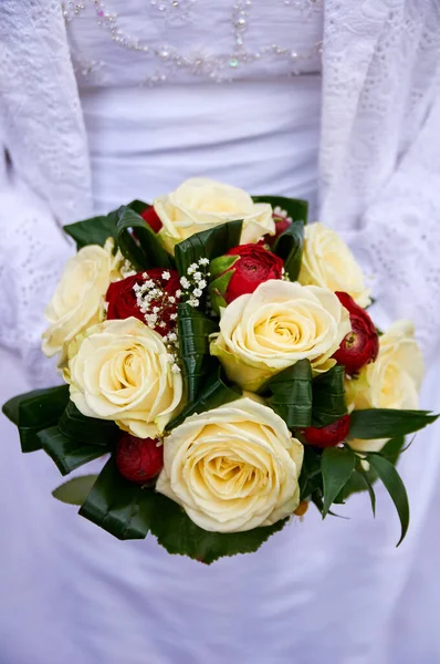 Bride Holding Wedding Bouquet Roses — Stock Photo, Image