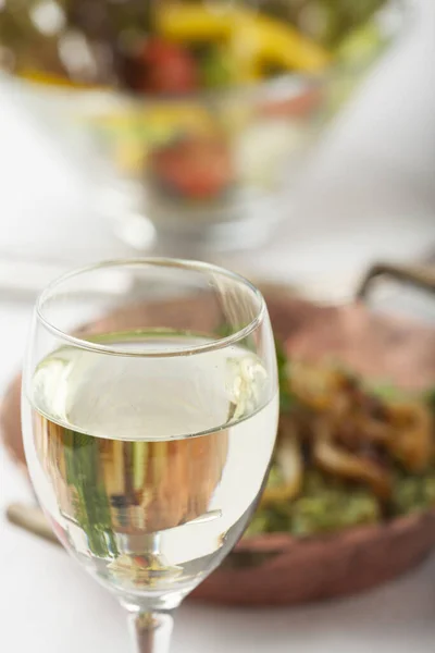 White Wine Spinach Spaetzle Salad — Stock Photo, Image