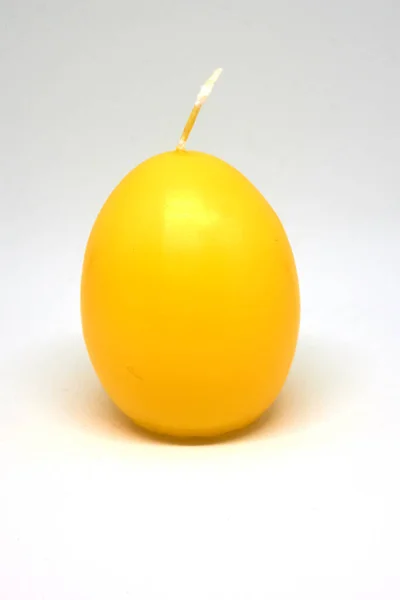 Λαμπάδα Του Πάσχα Μορφή Αυγού Λευκό Φόντο Απομονωμένο — Φωτογραφία Αρχείου