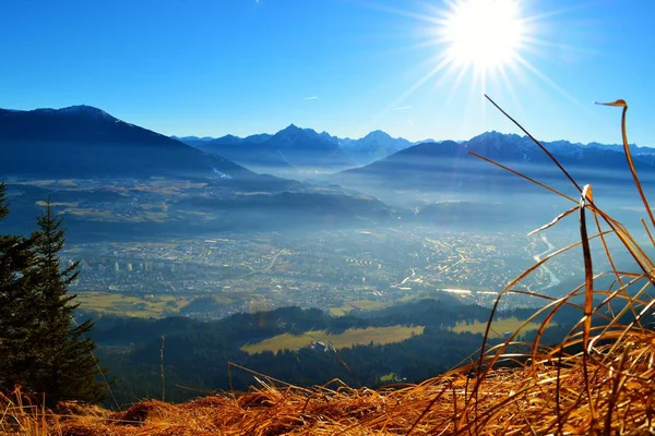 Paesaggio Montano Con Innsbruck Tirolo — Foto Stock