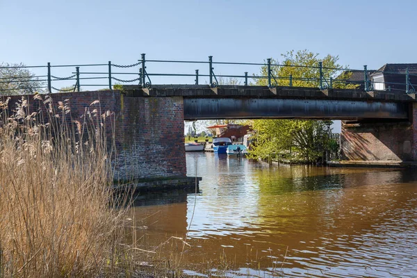 Γέφυρα Στο Larrelter Χαμηλά Στο Ostfriesland — Φωτογραφία Αρχείου