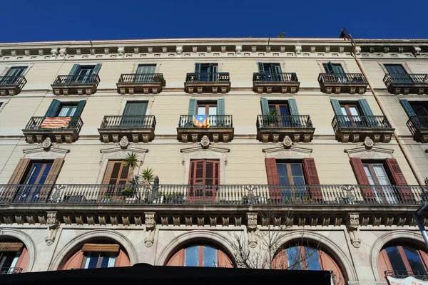 Старий Житловий Будинок Барселоні — стокове фото