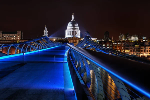 Puente Azul Milenium Por Noche Londres —  Fotos de Stock