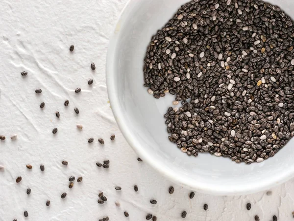 Chiasamen Mit Kopierraum Chia Samen Auf Weißem Betonhintergrund Draufsicht Oder — Stockfoto