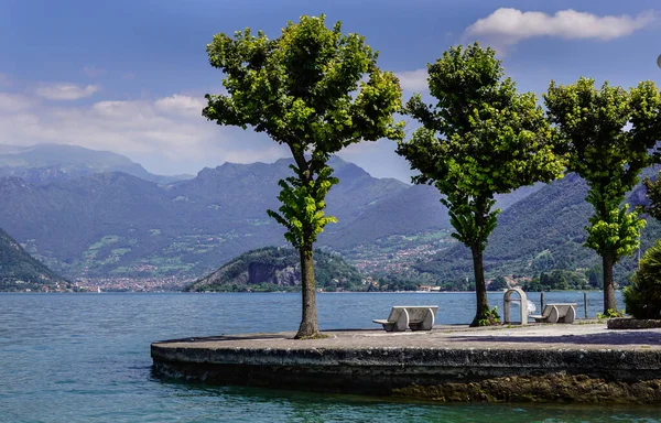 Uitzicht Het Meer Van Italië Met Uitzicht Park Meer Bergen — Stockfoto
