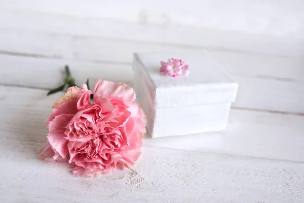 Decoración Flores Rosas Con Regalo Estilo Vintage Para Las Madres —  Fotos de Stock