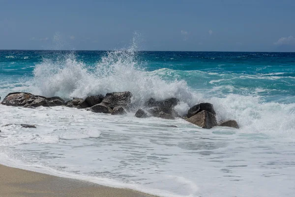 Vague Orageuse Sur Une Plage Printemps — Photo