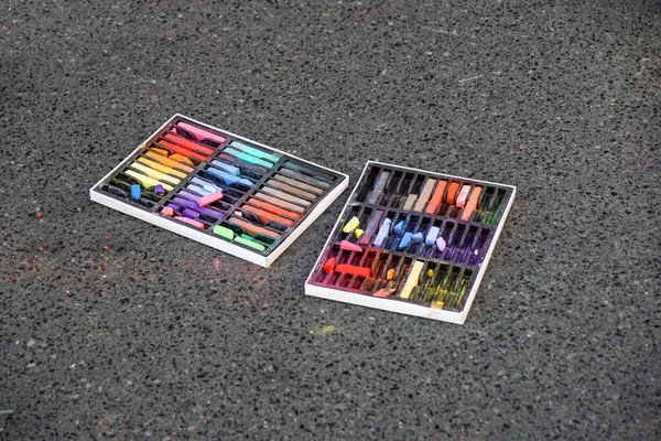 Χρωματιστές Κιμωλίες Χρωματιστή Κιμωλία Παιδική Χαρά Σχέδια Στο Δρόμο — Φωτογραφία Αρχείου