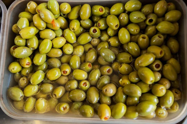 Зеленые Оливки Косточек Здоровая Пища Фермерском Рынке — стоковое фото