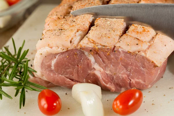 고기를 만드는데 사용되는 돼지고기 — 스톡 사진