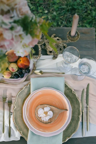 Όμορφο Διακοσμημένο Τραπέζι Για Γαμήλιο Δείπνο Άνω Όψη — Φωτογραφία Αρχείου