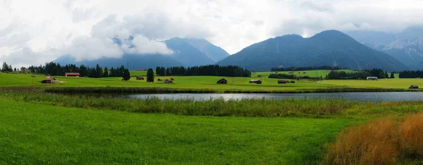 Smal Uitzicht Bij Mittenwald Panorama Zomer Met Bewolkte Bergen Achtergrond — Stockfoto