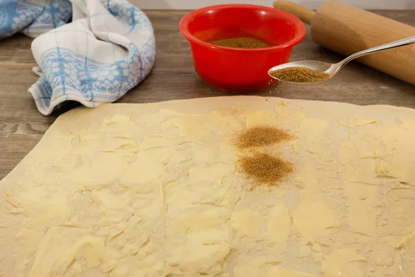 Preparazione Rotoli Cannella — Foto Stock