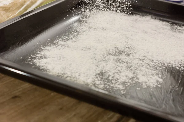 Flouring Baking Tray — Stock Photo, Image