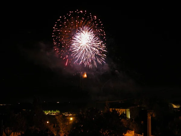 Gece Gökyüzünde Havai Fişek Patlaması Festival Kutlaması — Stok fotoğraf