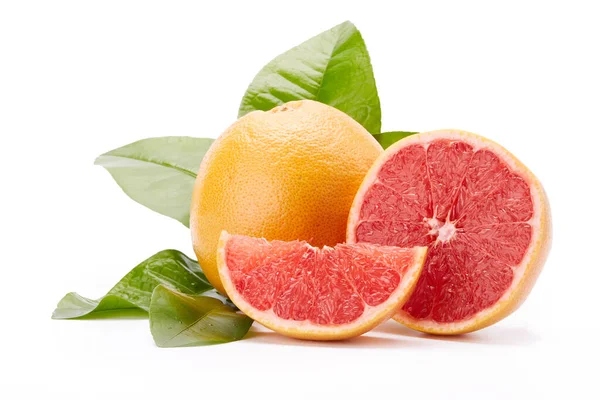 Frische Saftige Ganze Grapefruit Mit Grünen Blättern Und Appetitlichen Scheiben — Stockfoto