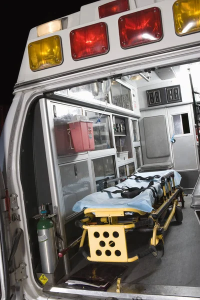 Interno Ambulanza Vuota Con Barella — Foto Stock