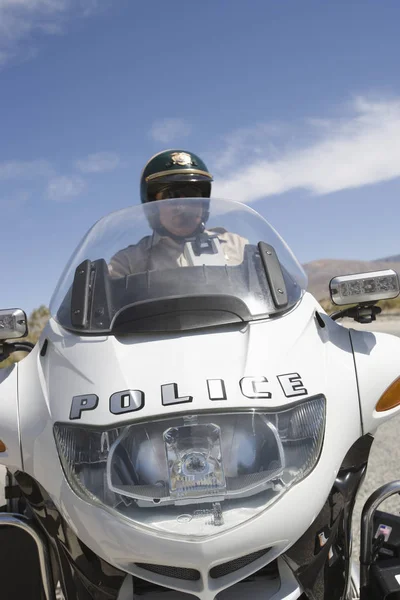 Зрілий Поліцейський Верхи Мотоциклі — стокове фото
