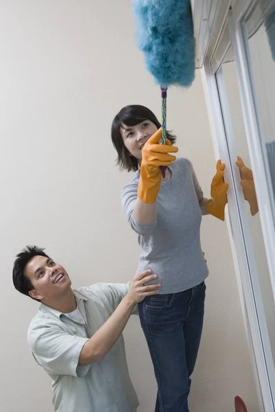 Middle Aged Couple Cleaning House Weekend — Stock Photo, Image